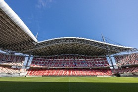 ピッチ上で記念撮影ができます