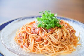 ハーブ薫る 完熟トマトの冷製パスタ　￥1,800-（税込）